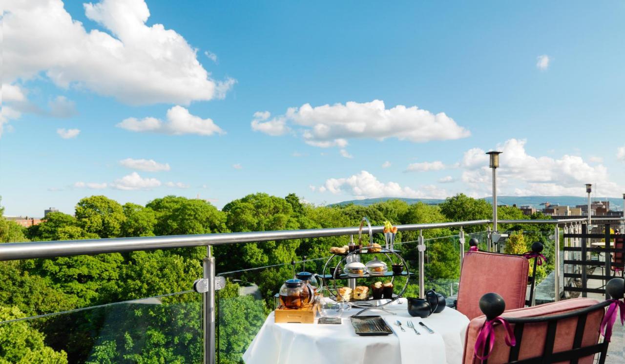 เดอะ ฟิตซ์วิลเลียม โฮเต็ล Hotel ดับลิน ภายนอก รูปภาพ The view from the balcony of the hotel