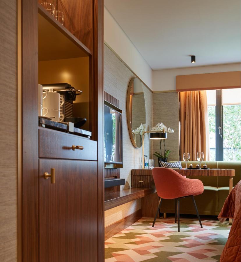 เดอะ ฟิตซ์วิลเลียม โฮเต็ล Hotel ดับลิน ภายนอก รูปภาพ A Nespresso machine in a hotel room