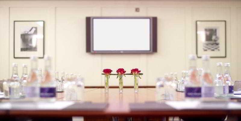 เดอะ ฟิตซ์วิลเลียม โฮเต็ล Hotel ดับลิน ภายนอก รูปภาพ A meeting room at the hotel