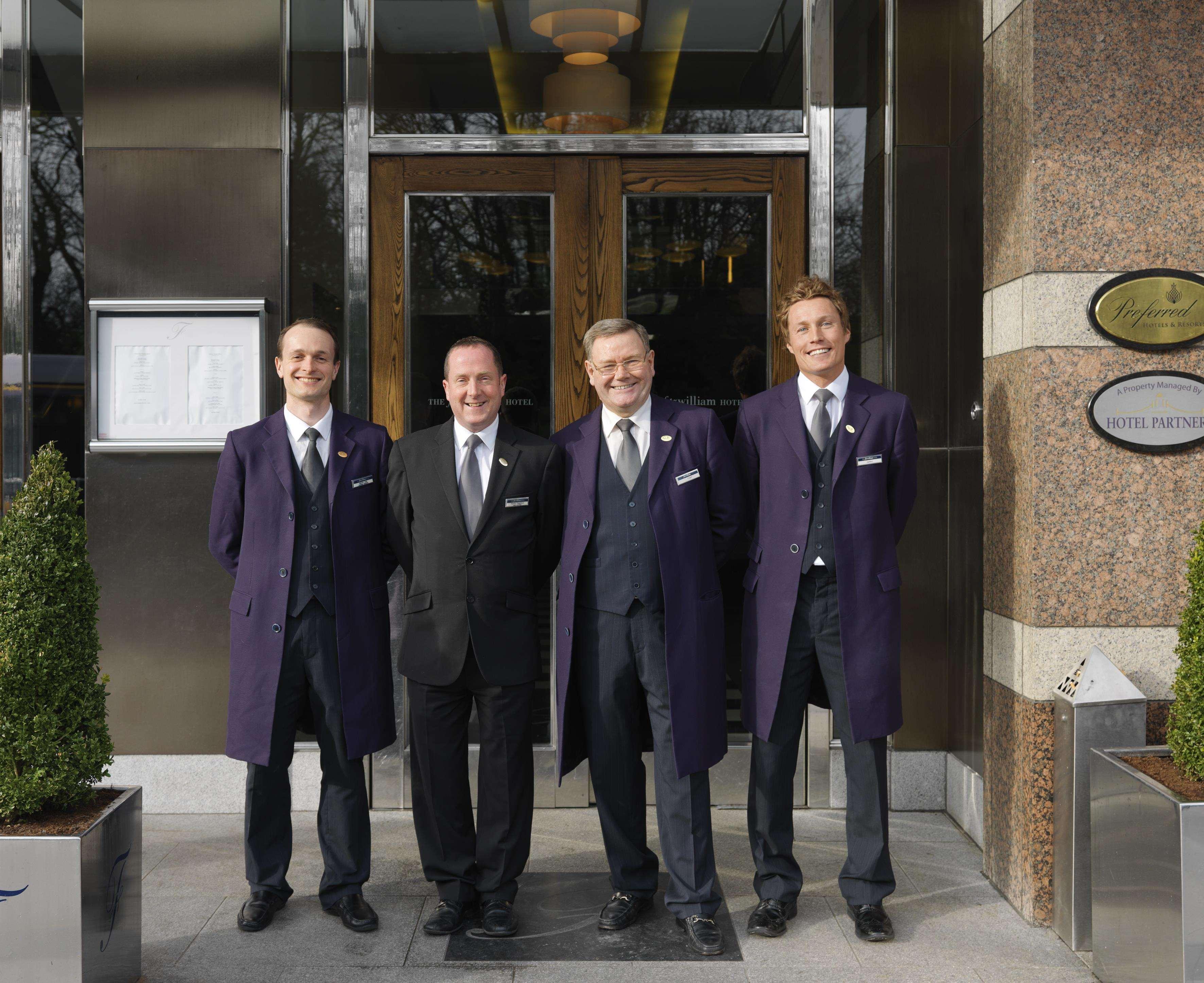 เดอะ ฟิตซ์วิลเลียม โฮเต็ล Hotel ดับลิน ภายนอก รูปภาพ Doormen at the InterContinental London Park Lane