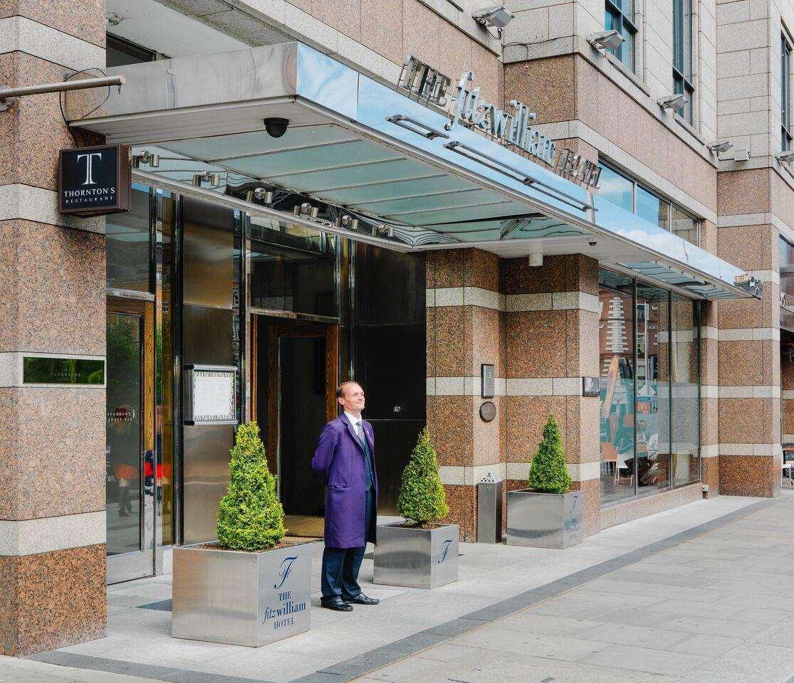 เดอะ ฟิตซ์วิลเลียม โฮเต็ล Hotel ดับลิน ภายนอก รูปภาพ Entrance to the hotel