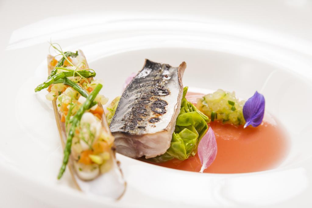 เดอะ ฟิตซ์วิลเลียม โฮเต็ล Hotel ดับลิน ภายนอก รูปภาพ A modern French dish