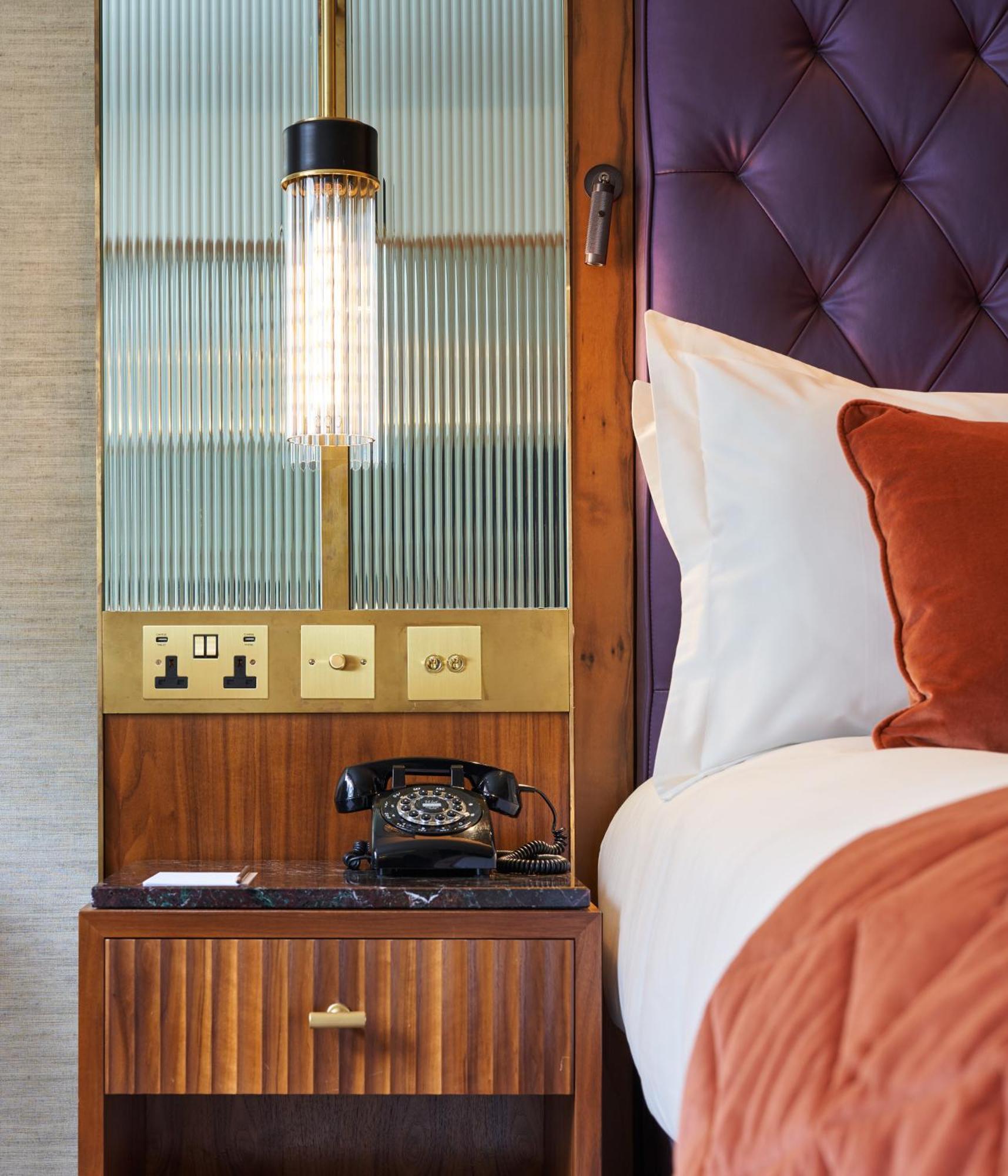 เดอะ ฟิตซ์วิลเลียม โฮเต็ล Hotel ดับลิน ภายนอก รูปภาพ A telephone in a hotel room