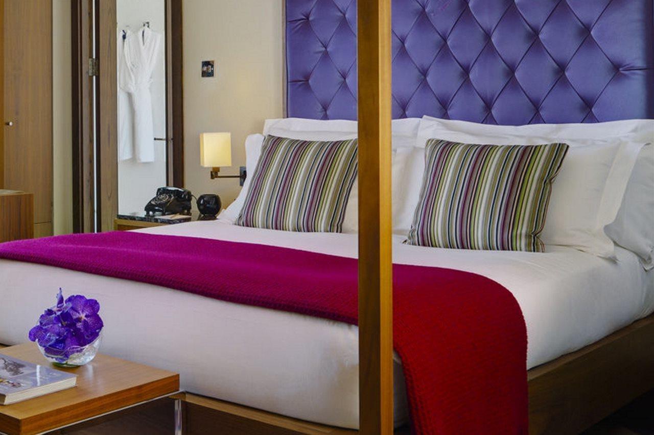 เดอะ ฟิตซ์วิลเลียม โฮเต็ล Hotel ดับลิน ภายนอก รูปภาพ A bedroom at the hotel