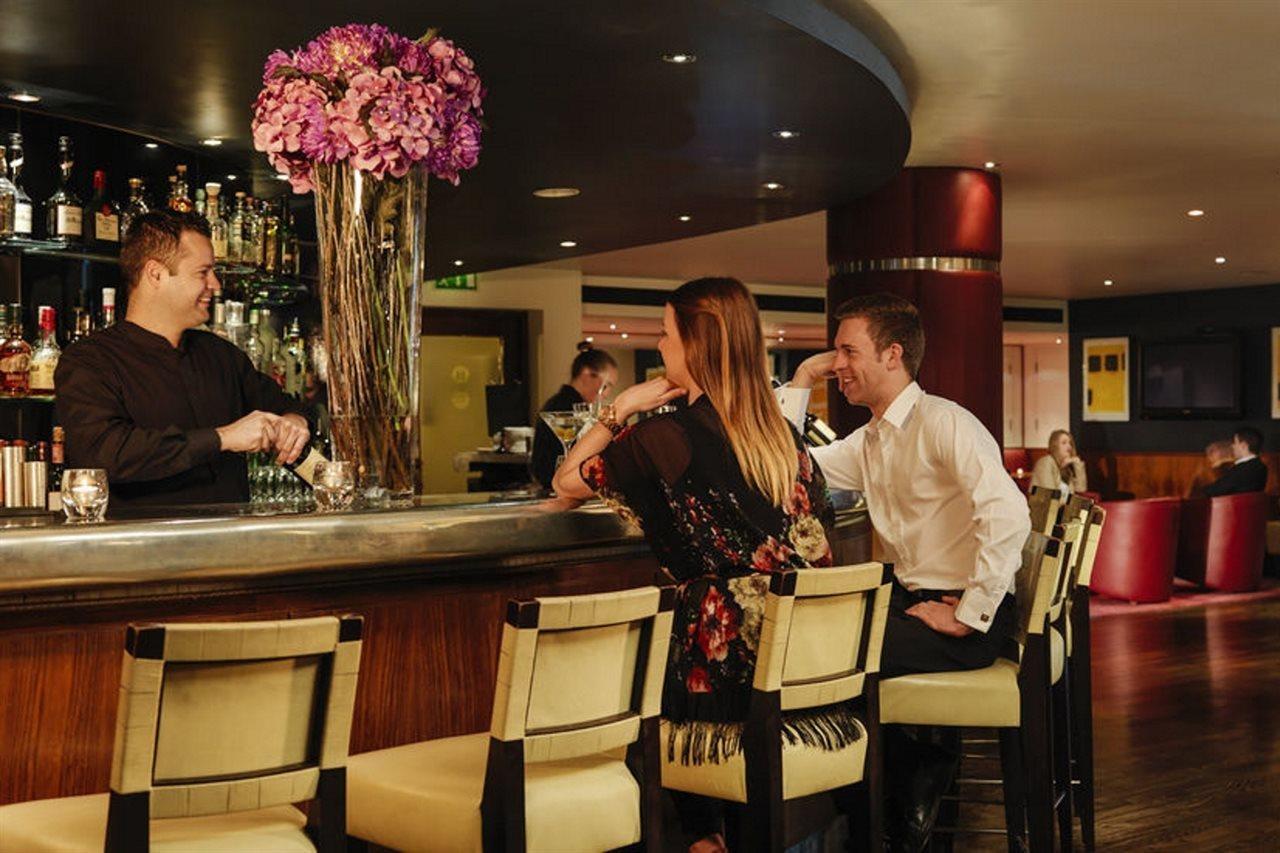 เดอะ ฟิตซ์วิลเลียม โฮเต็ล Hotel ดับลิน ภายนอก รูปภาพ The bar at the London Hilton on Park Lane