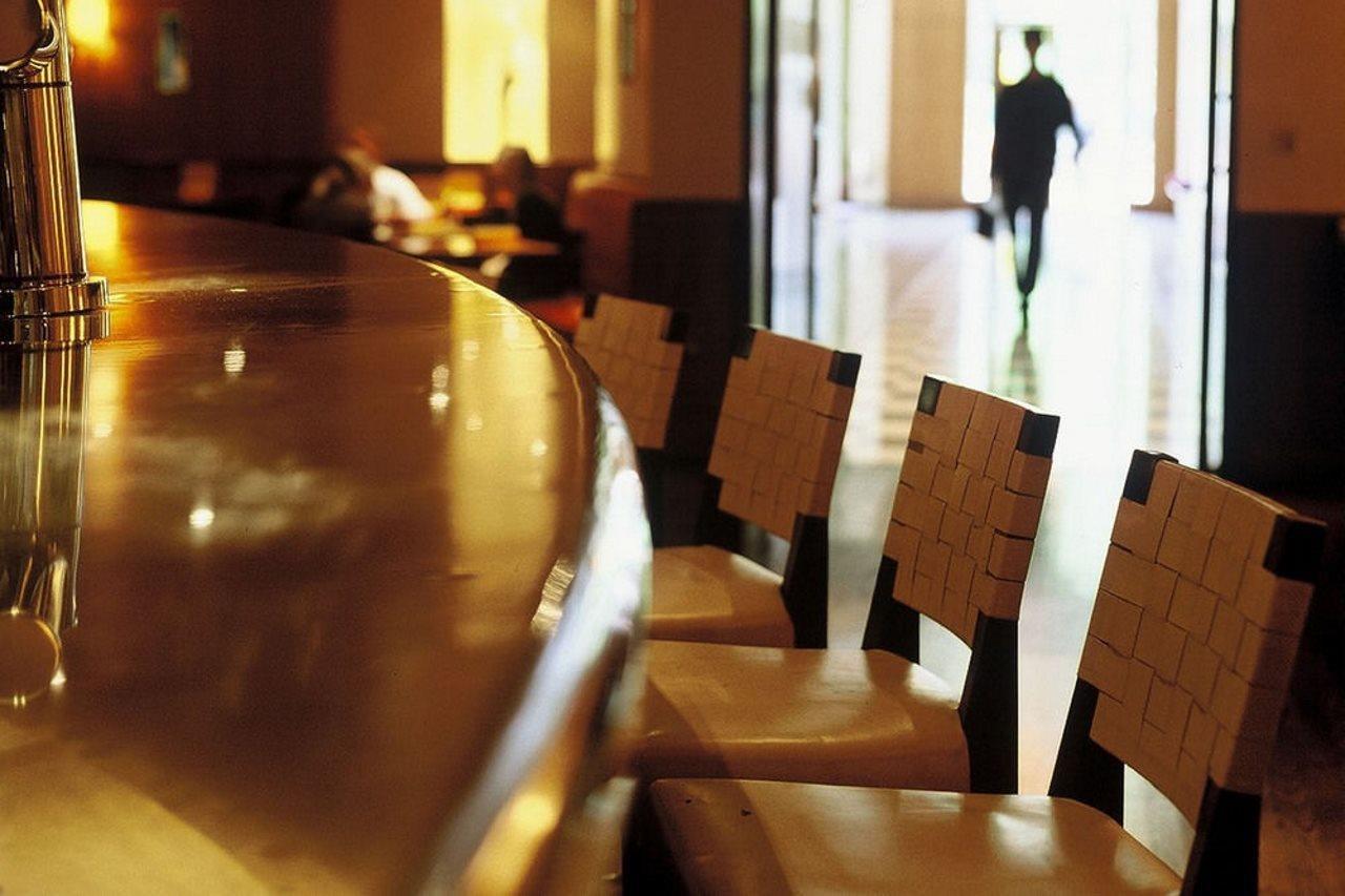 เดอะ ฟิตซ์วิลเลียม โฮเต็ล Hotel ดับลิน ภายนอก รูปภาพ The bar at the hotel