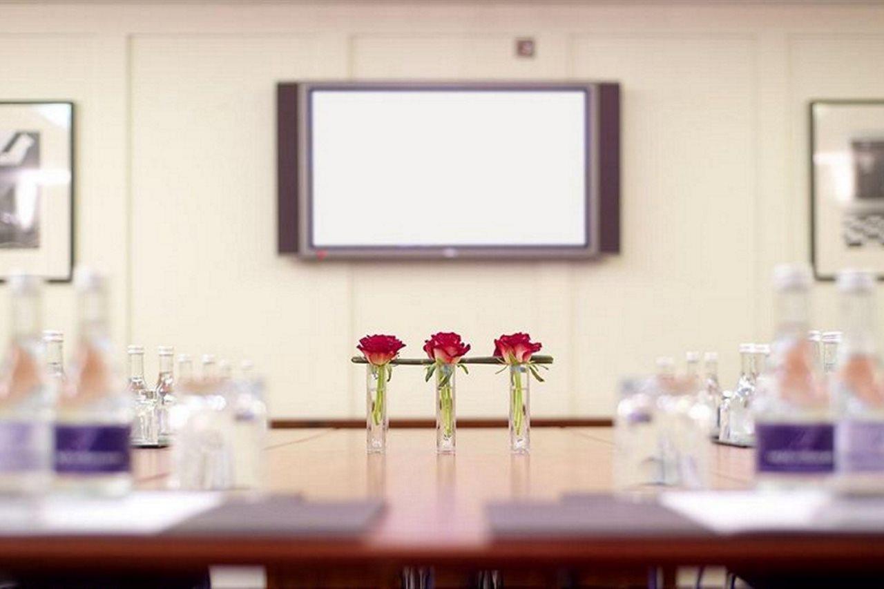 เดอะ ฟิตซ์วิลเลียม โฮเต็ล Hotel ดับลิน ภายนอก รูปภาพ A meeting room at the hotel
