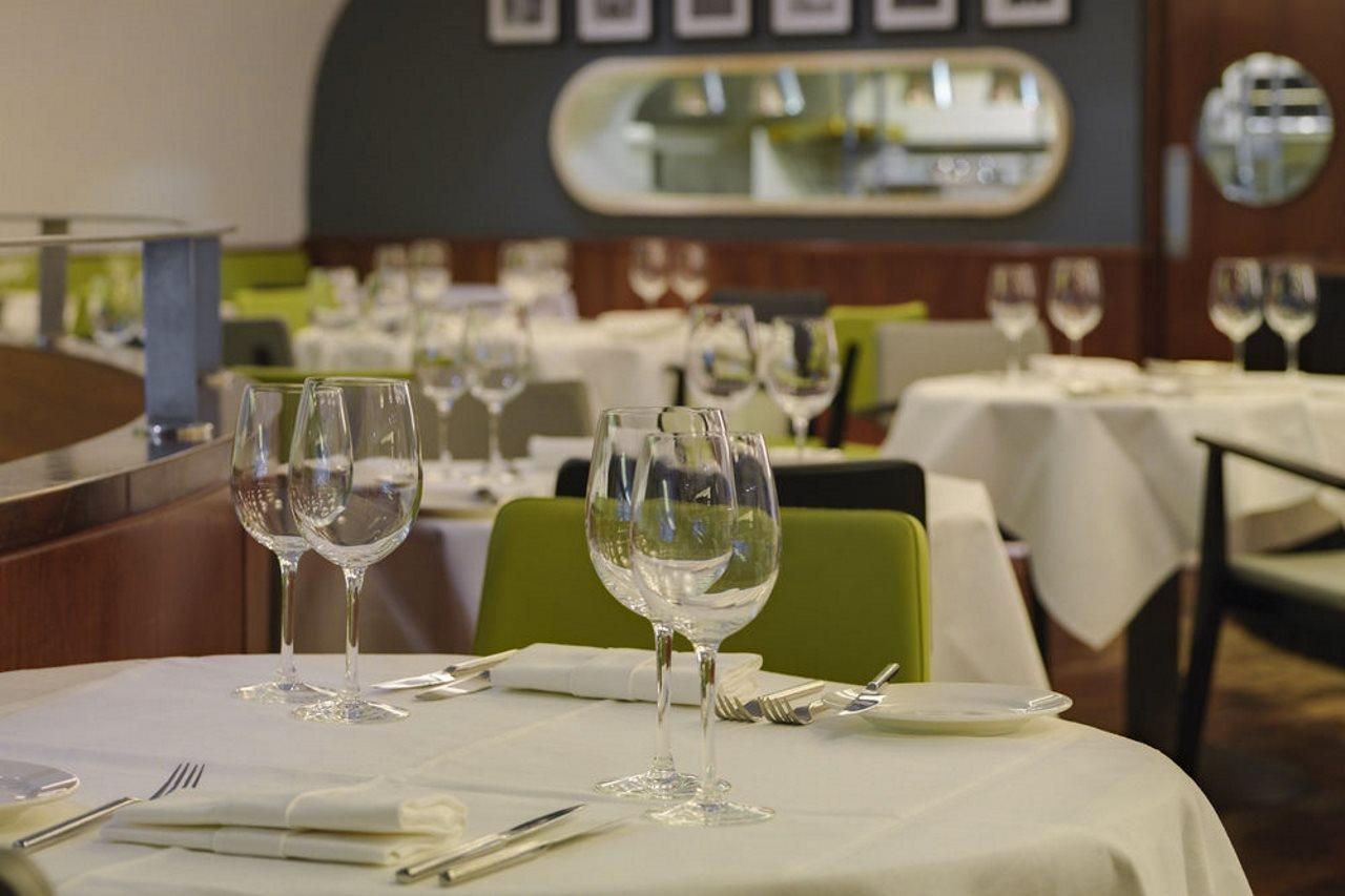 เดอะ ฟิตซ์วิลเลียม โฮเต็ล Hotel ดับลิน ภายนอก รูปภาพ The interior of the restaurant